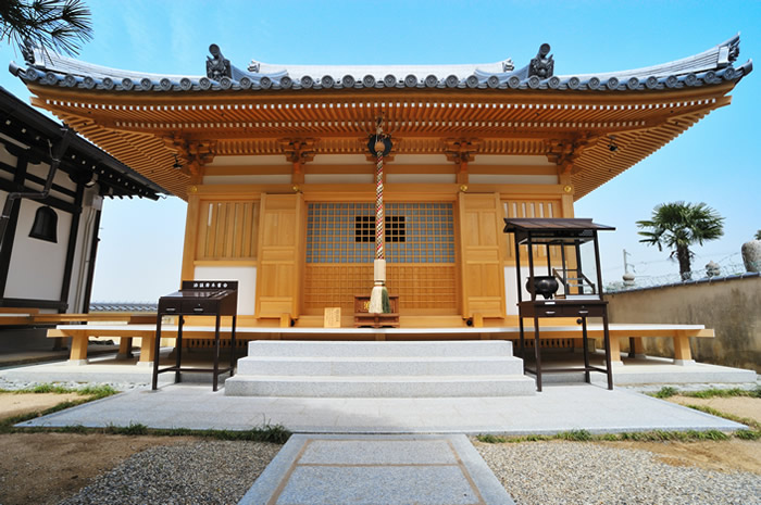 総檜造りのお寺
