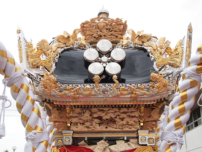 優美な曲線の祭礼屋台