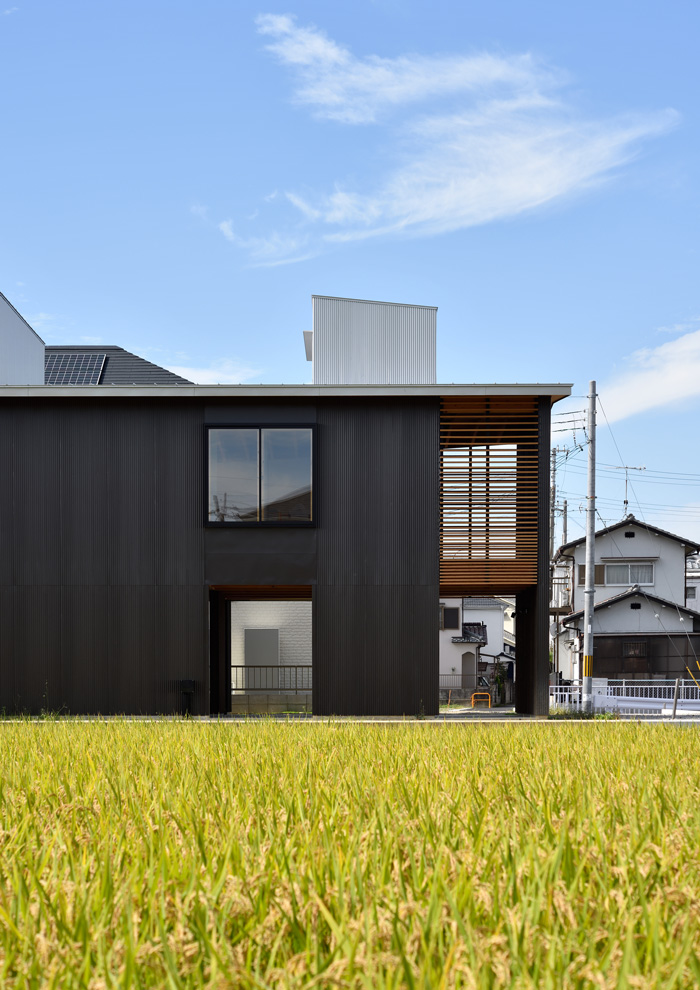 住まいが2階にある高床の家