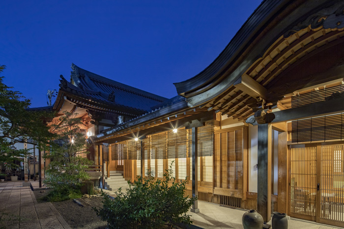 総けやき造りの本堂のお寺・新築から5年後